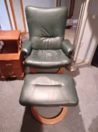 Stylish Leather Chair/Stool (North Bay) MCM