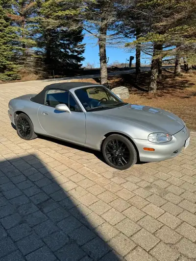 1999 Mazda mx5 miata 143,000 kms 5 speed manual Body in great condition Has a Jackson racing superch...