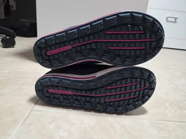 Bottes d'hiver pour fille grandeur 3 (Merrell Snow Bank) in Kids & Youth in Laval / North Shore - Image 5