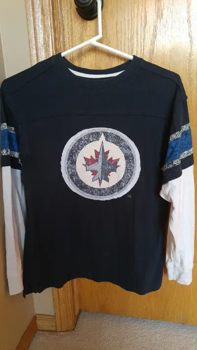Wpg Jets Youth Long Sleeved Distressed log shirt size 10-12 Med, View more