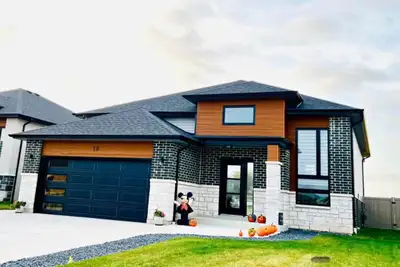 BASEMENT/ LOWER unit available for rent in the sought after subdivision of Amherstburg. 2 Bedrooms+...