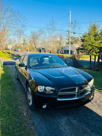 2013 Dodge Charger (low kms)