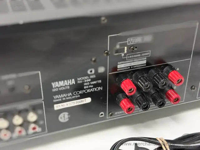 Yamaha RX 396 Natural Sound Stereo Receiver Vintage in General Electronics in Brockville - Image 4