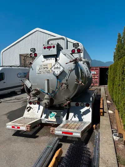 Vacuum tank for a tandem axle truck 2006 m, good condition Please call or text 604-997-5513