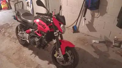 Aprilia shiver 2013 750cc 95 ch petitte plaque 25000 km 2800$