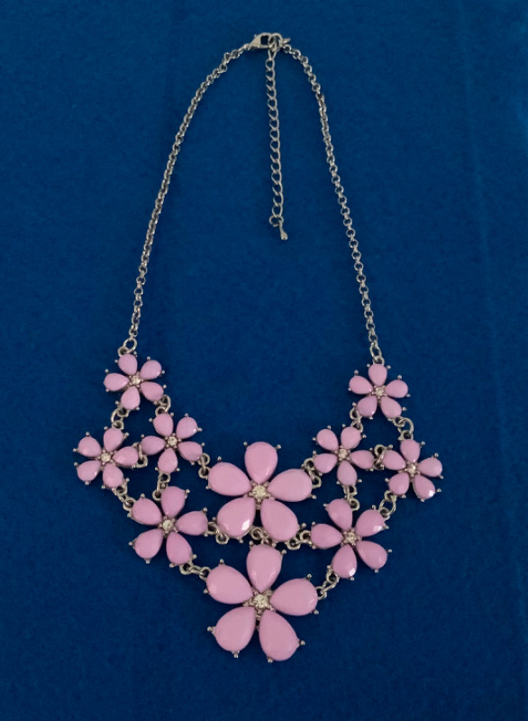 NECKLACE PURPLE DAISY - Silver Tone Chain - 16 inches in Jewellery & Watches in Belleville - Image 4