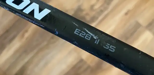 Easton hockey stick in Hockey in Winnipeg - Image 6
