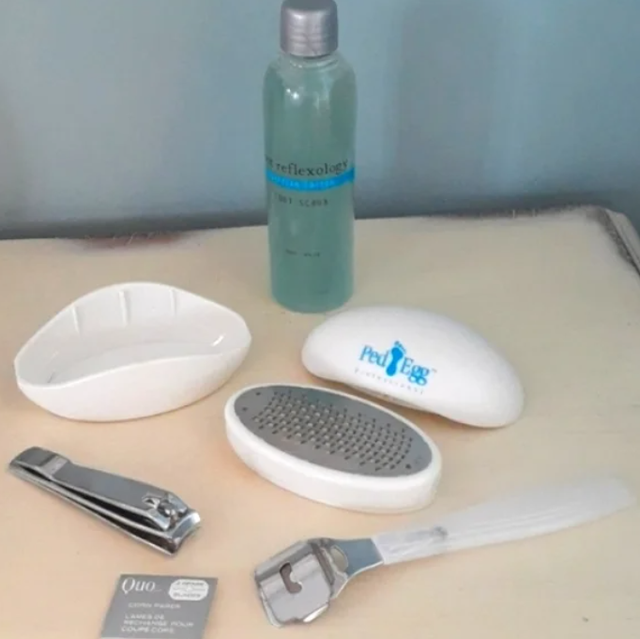 Pedicure essentials - Pedi Egg, corn parer, scrub, clippers64744751126147120