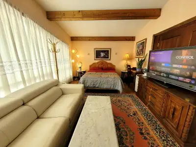 I have a stunning and beautiful large 250 sq foot room for rent on the upper-level of my 5 level Exe...