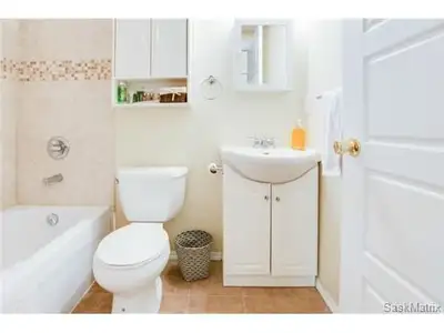 This bright suite has its own entrance and is located close to bus stops, Broadway, 8th Street, the...