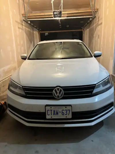 Volkswagen Jetta TSI 2015. Runs perfect. Has a dent on the driver side door. Easy fix. Also the cup...