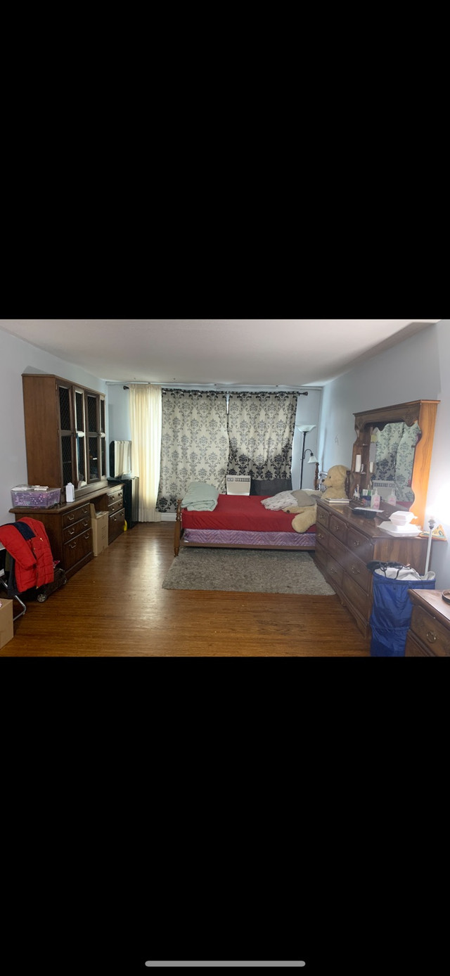 Bright and Beautiful Furnished Room for Rent - Female Tenants in Room Rentals & Roommates in City of Toronto - Image 2