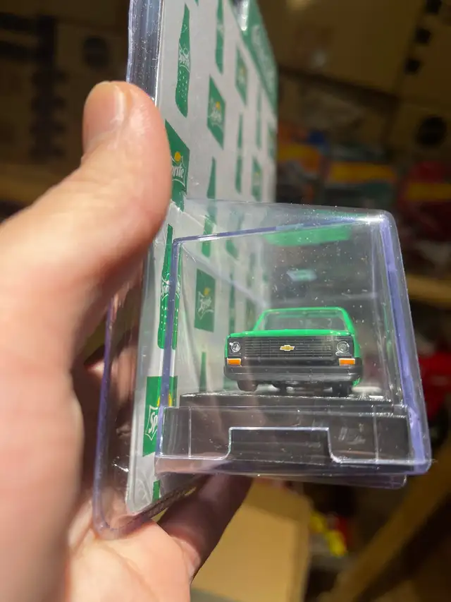 M2 Machines Sprite ‘73 Chevrolet Cheyenne Super 10 Custom Square in Arts & Collectibles in Markham / York Region - Image 3