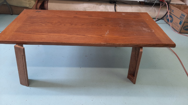 FREE Coffee Table/Wood in Coffee Tables in Kingston