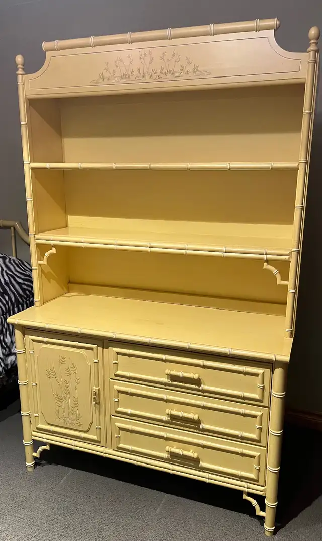 Vintage Bedroom Furniture in Dressers & Wardrobes in Owen Sound - Image 3