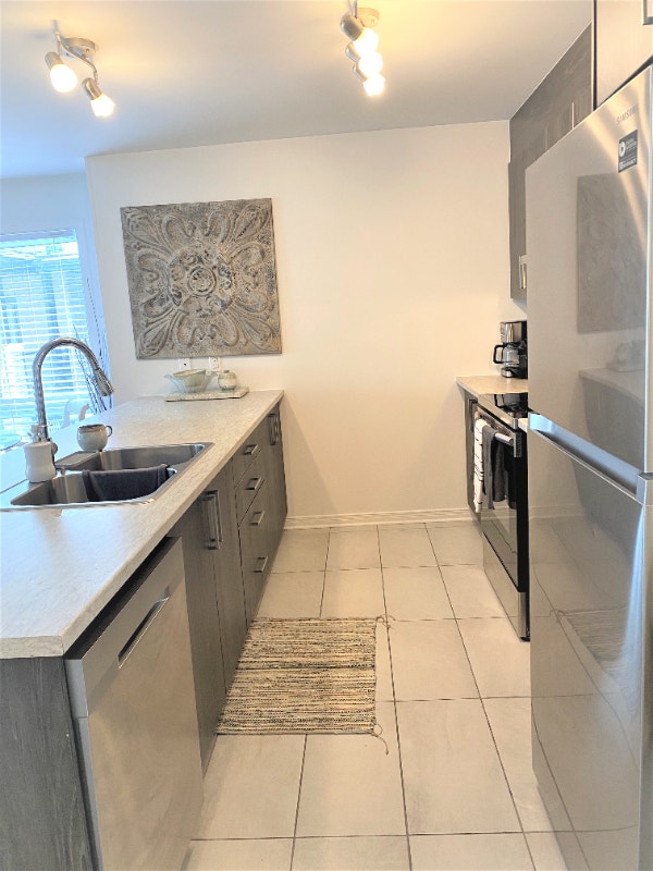 Spacious Condo 2BDRs/ 5 Appliances/Aylmer/Gatineau Long Term Rentals