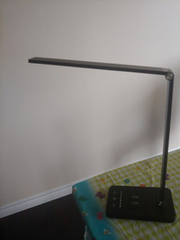 Desk lamp with wireless phone charger