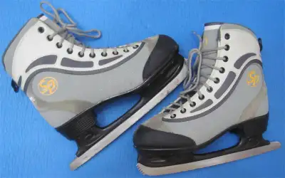 New CCM Skates Size-7 (inner length 9.4''/24cm) Dwight-Muskoka, View more