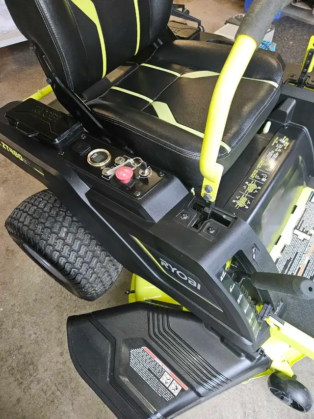 Ryobi Zero Turn Lawnmower in Lawnmowers & Leaf Blowers in Ottawa - Image 5