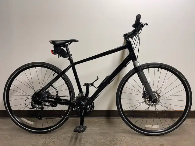 Like New Norco Indi Disc Hybrid Commuter Aluminium Shimano Altus in Cruiser, Commuter & Hybrid in City of Montréal - Image 2