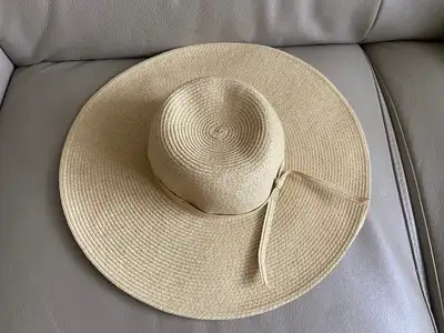 Sun N Sand hat LIKE NEW!, View more