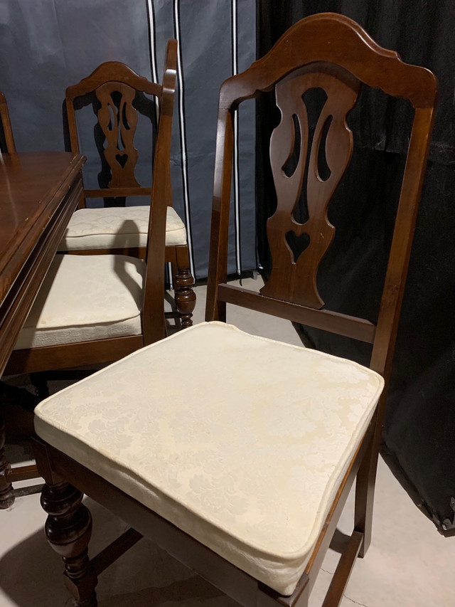 Antique dining room table with 6 chairs early 1900 in Dining Tables & Sets in St. Catharines - Image 4