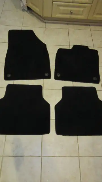 ightly used. Came with vehicle but we replaced with another floor mat set. From pet and smoke free h...