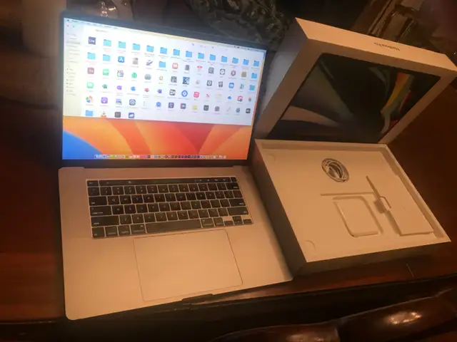 LOADED MINT 16" Apple MacBook PRO i9 8C 16GB 1TB SSD Software64744836242177123