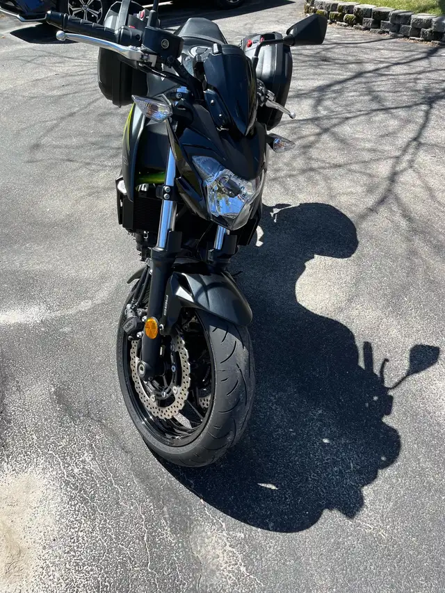 Kawasaki Z650 bas kilométrage  in Sport Touring in Gatineau - Image 11