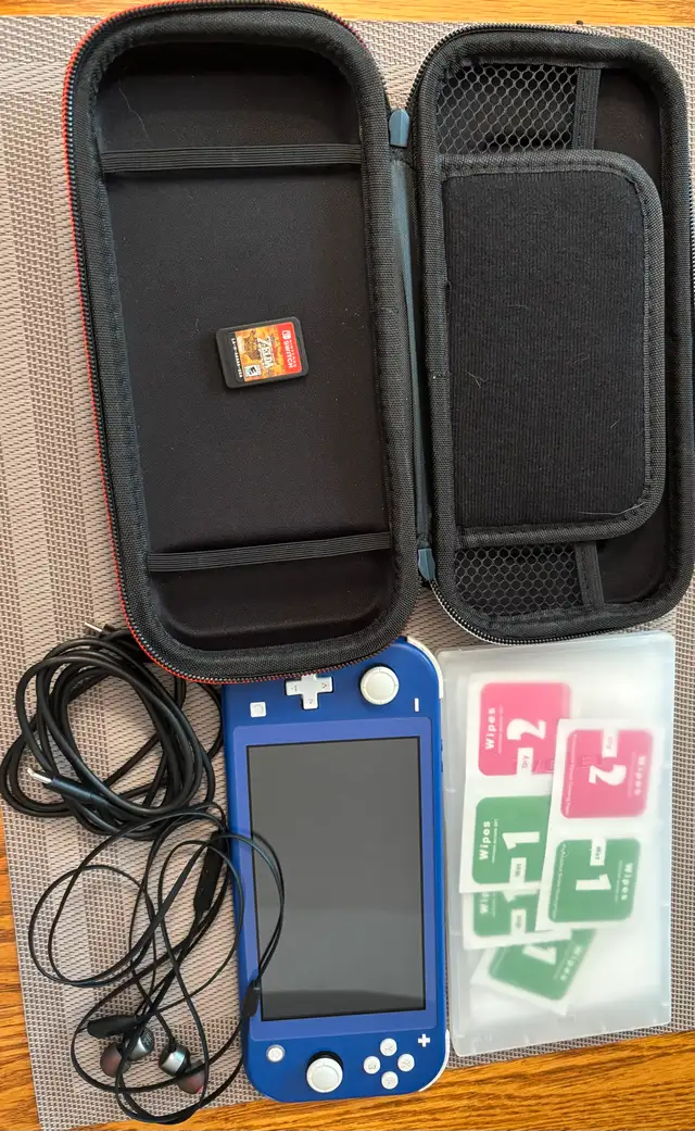 Nintendo Switch Lite in Nintendo Switch in Edmonton - Image 3