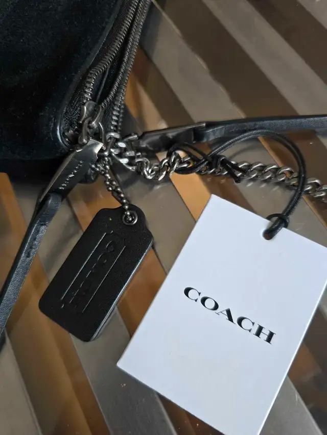 COACH sacoche neuve in Women's - Bags & Wallets in City of Montréal - Image 3