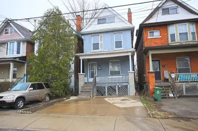 3 bedroom 1 bathroom unit in a duplex in Hamilton West