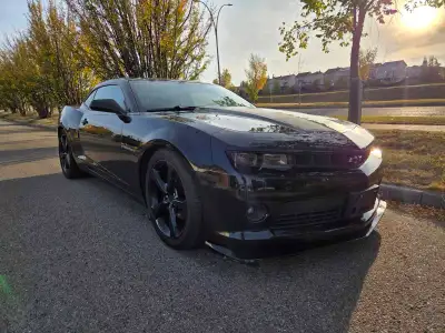 3.6L V6 engine 323 horsepower, 6-speed automatic transmission with paddle shifters. Premium leather-...