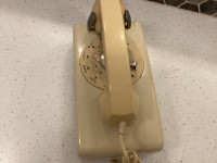 Téléphone antique a cadran