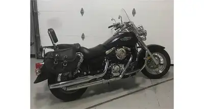 2007 Kawasaki Vulcan 1500 Classic, Leather Saddle Bags, Heated grips, 2 New tires, Hi-way Pegs. 5530...