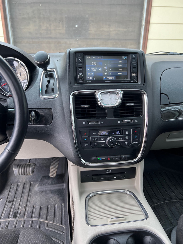 2014 Chrysler Town and Country Touring Amazing condition  in Cars & Trucks in Red Deer - Image 3