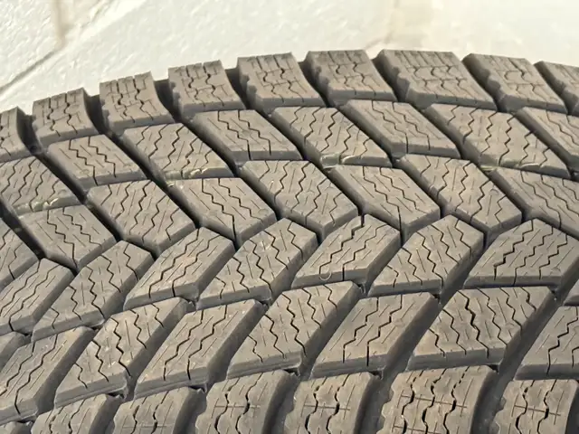 Continental Winter Tires (225/40 R18) - Almost New in Tires & Rims in Mississauga / Peel Region - Image 6