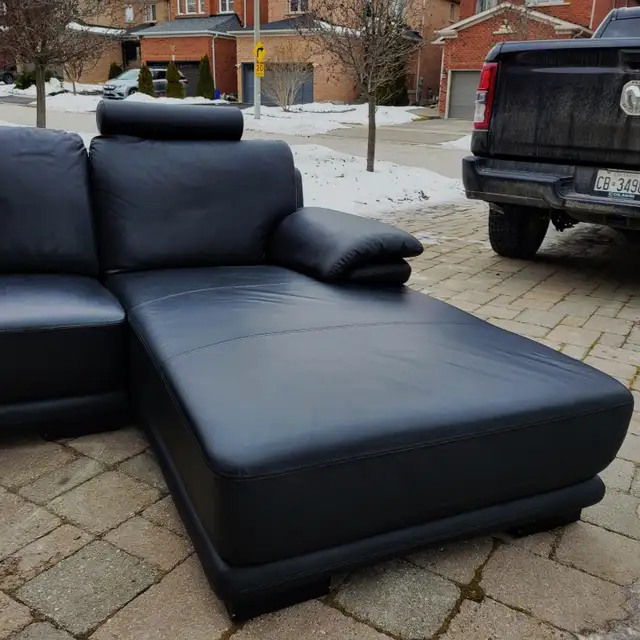 Like new full premium real leather sectional couch can deliver in Couches & Futons in Kingston - Image 5