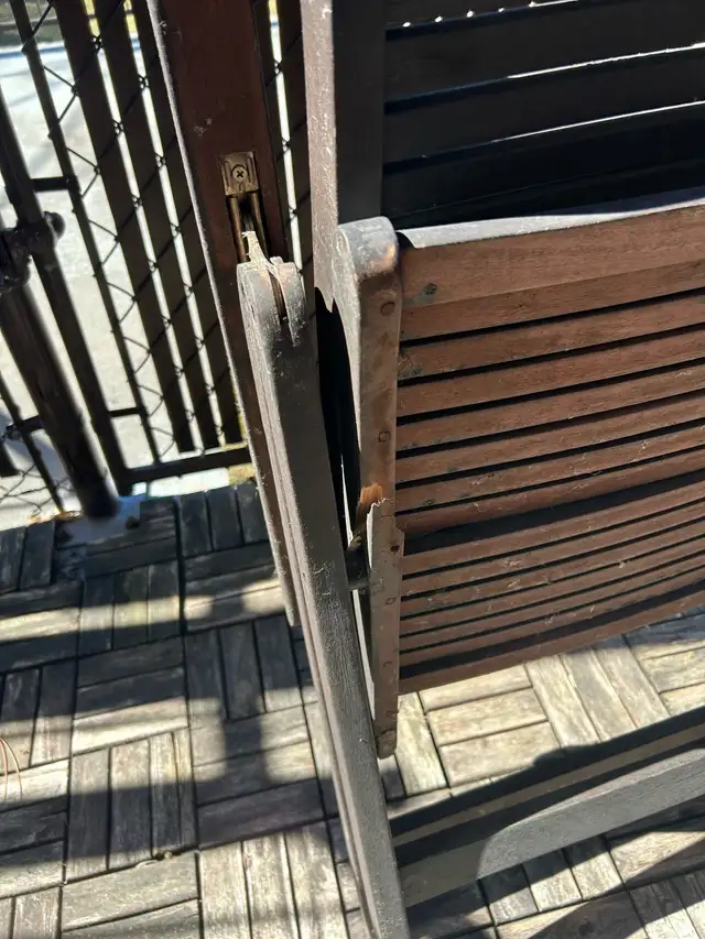 À réparer: 2 chaises pliables en tek in Patio & Garden Furniture in City of Montréal - Image 4
