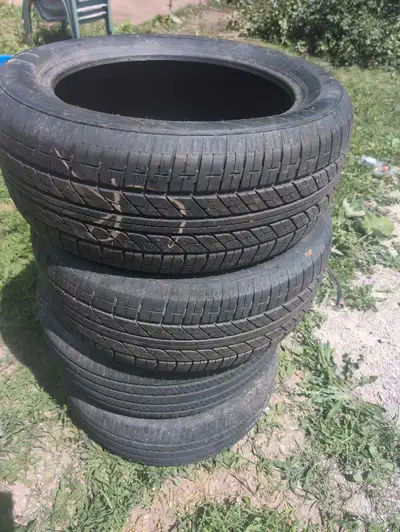 2 brand new Lancer tires, 2 used Michelin tires All season for mid size SUV
