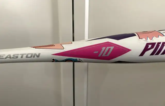 Easton Pink Sapphire 28'' softball bat in Baseball & Softball in Hamilton - Image 5