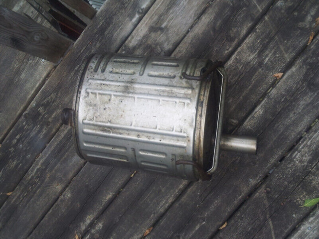 very good condition 1muffler for 1996 1997 1998 1999 2000 Honda in Engine & Engine Parts in Ottawa - Image 2