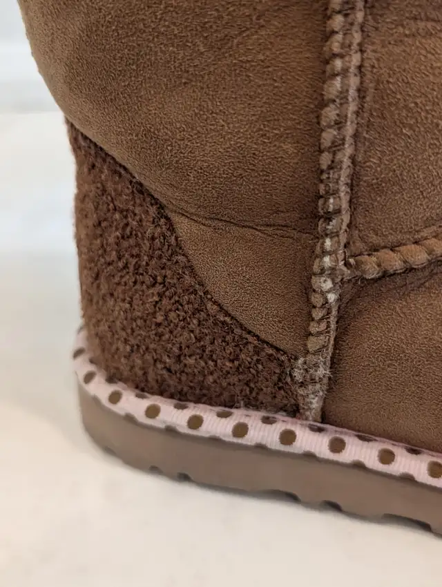 UGG Australia Classic Short 78 Collection Boots Chestnut Size 6 in Women's - Shoes in Markham / York Region - Image 4