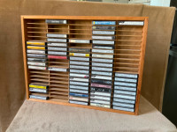 Étagère murale, en bois pour audio-cassettes