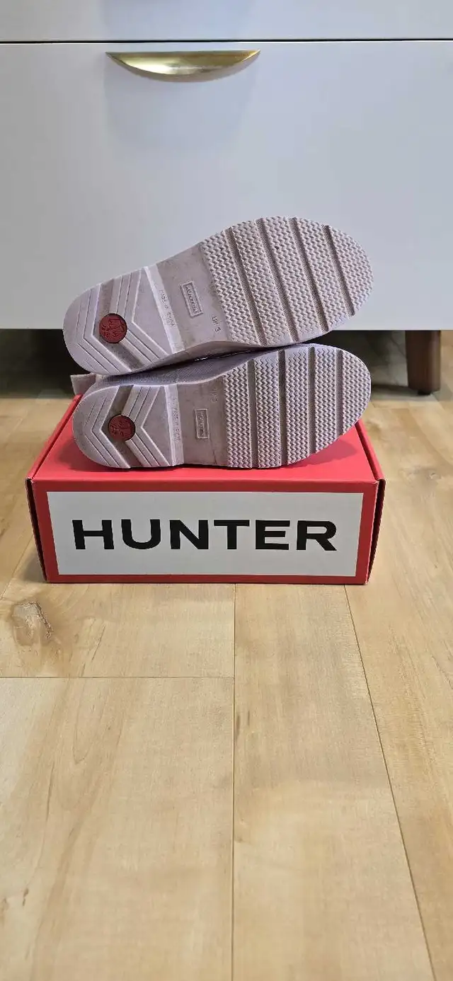 Hunter Big Kids Play Boot (girls size: 4) in Kids & Youth in Oshawa / Durham Region - Image 5