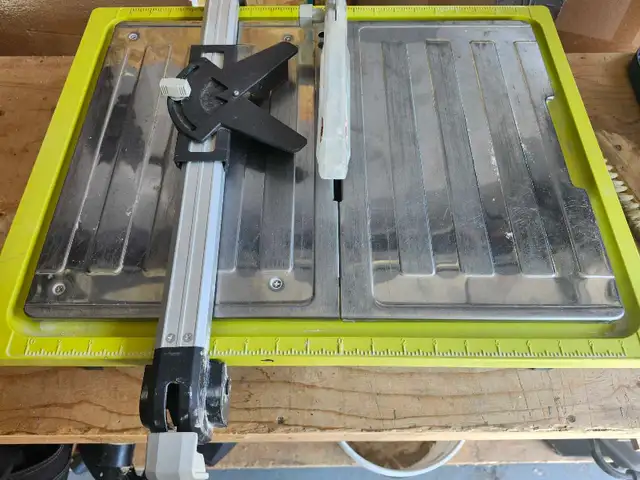 Ryobi Tile Saw in Power Tools in City of Toronto - Image 5