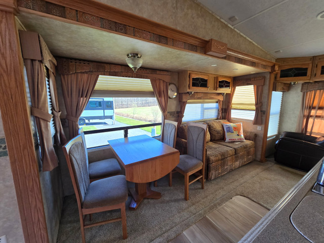 Roulotte Fifth-Wheel 32' Cedar Creek 2008 32-tk dans Caravanes classiques  à Ville de Québec - Image 3