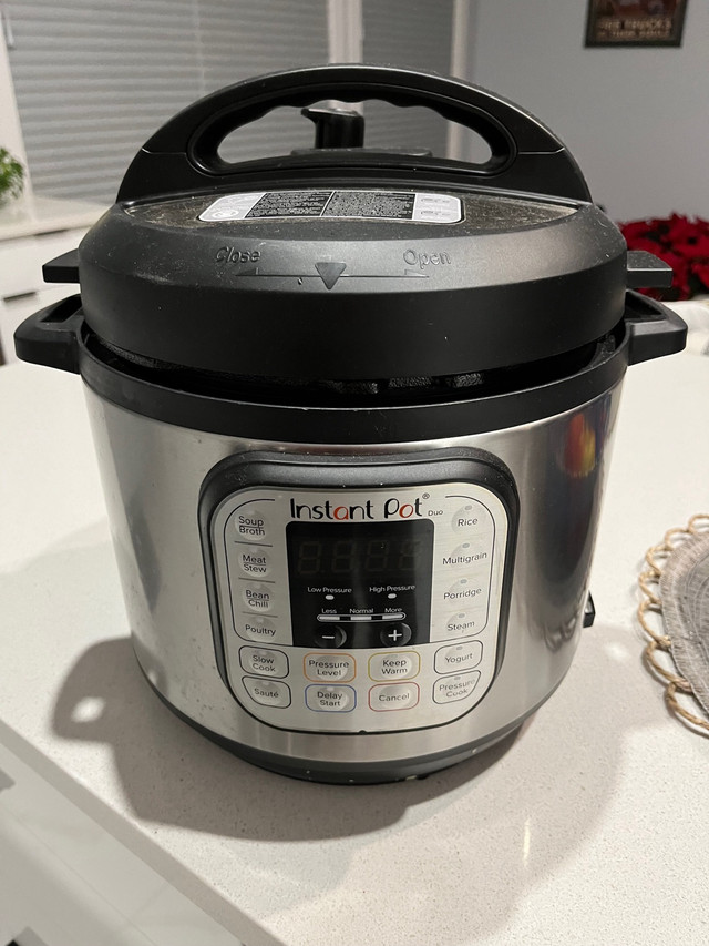 Instant Pot pressure cook like new - 6 quart   in Processors, Blenders & Juicers in City of Halifax