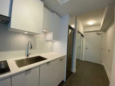 Relatively new condo building @ Yonge & Eglinton, 1 Bed+DEN/Study, 1 Bath w/ Balcony, N Exposure con...