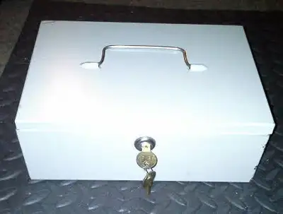 Excellent shape Lockbox with key Pickup Langley city Accepting cash or etransfer Call Tracey @ 778 7...